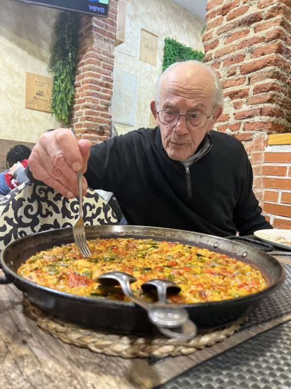 La paella cuántica de Christopher Lloyd: Doc Brown descubre el arroz al dente en pleno 2025 4 G4dAuxvXAAAIuwG 1 scaled 1