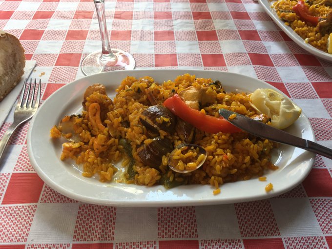 La paella cuántica de Christopher Lloyd: Doc Brown descubre el arroz al dente en pleno 2025 4 G4dHTjha8AUlA0h