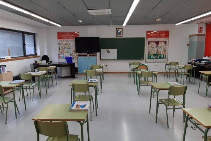 Las fuertes lluvias dejan sin clases a mas de 24.000 alumnos de la Ribera Alta y Baja