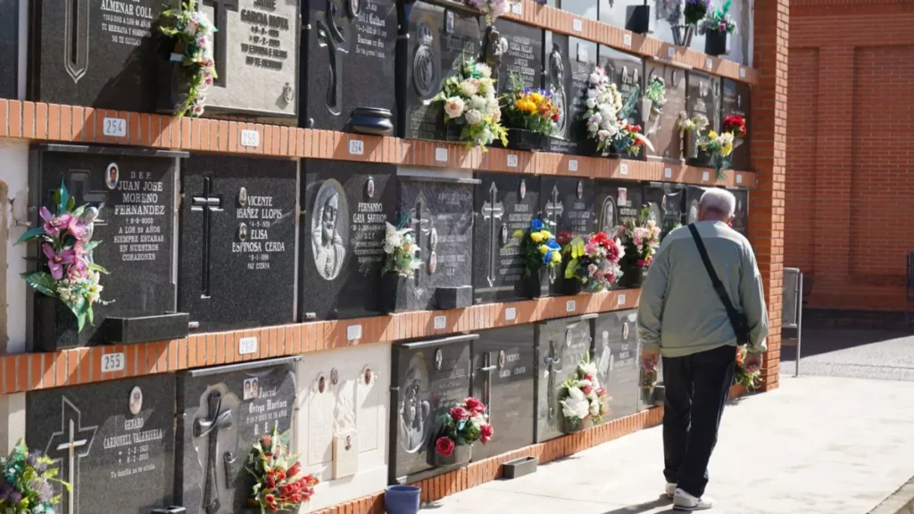 Viernes de limpieza de lápidas y visitas tempranas a los cementerios valencianos 10 a8bb7479 ce0a 4006 be40 3140e22cd7f6 16 9 aspect ratio 1600w 0 scaled 1