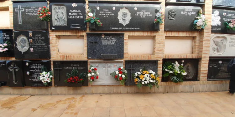 Guía completa de Todos los Santos 2025 en Valencia: transporte, aparcamiento y horarios de los cementerios 18 todos los santos cementerio 20191031 100912 16 750x375 1