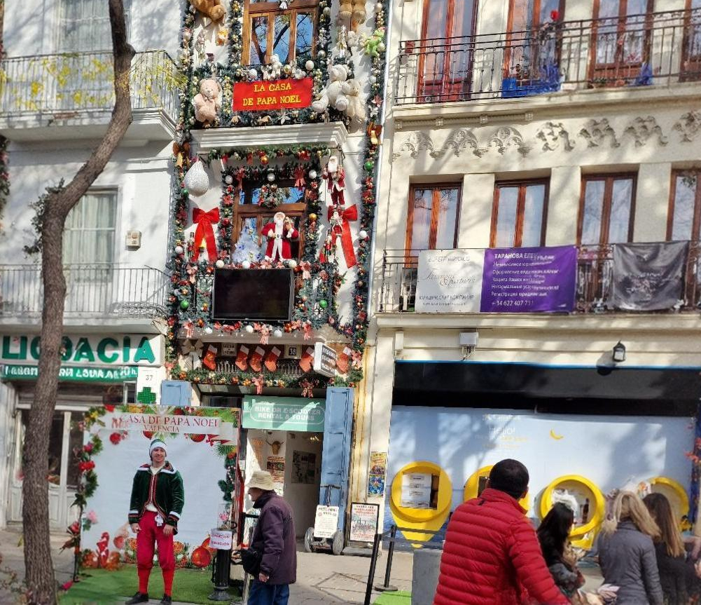 Casa de Papá Noel en Valencia, en la plaza del Mercado 5 20251130 133250 fotor 20251130212038