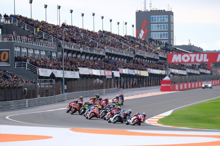 21.07.27 Gran Premio salida MotoGP publico scaled 1