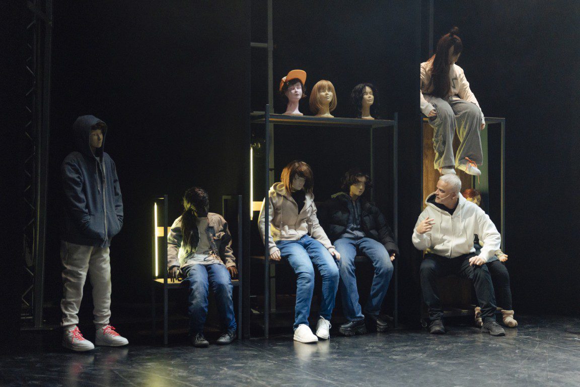 251126 EDUC FOTO1 AdolescenciaInfinita Mediana