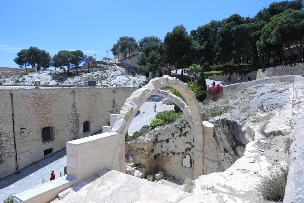 Castillo de Santa Barbara de Alicante historia leyendas y guia completa para tu visita 5