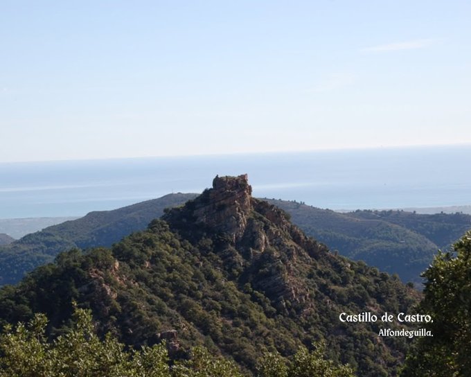 Castillo de Castro (Alfondeguilla, Sierra de Espadà) 2 G5YrYmHWsAAs8VG