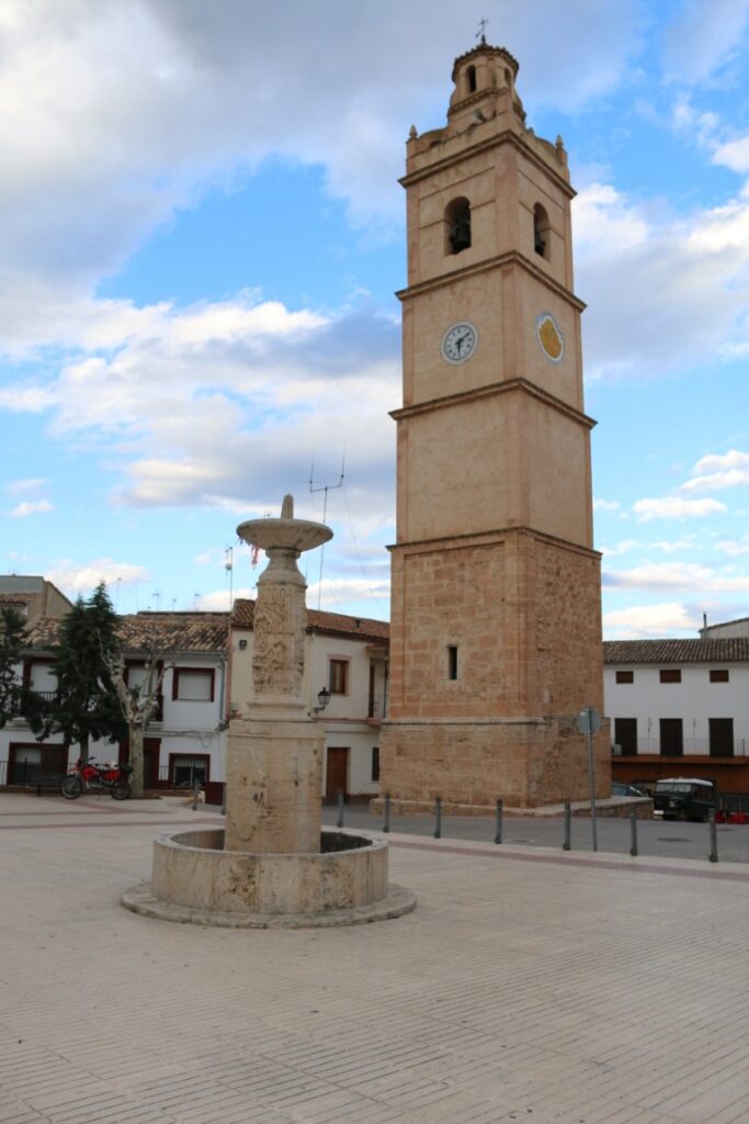 El singular campanario exento de Zarra: historia, arquitectura y una tradición que sigue viva 3 La Torre 7 Mediana