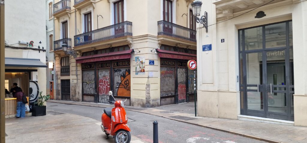 carteles tiendas valencia 20251130 131010 9 Mediana