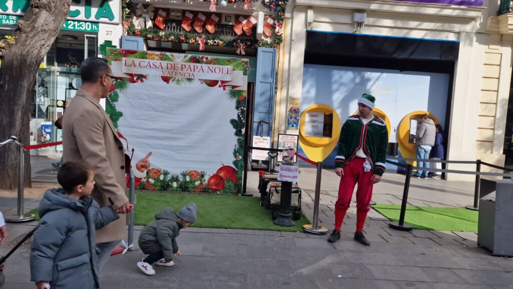 Casa de Papá Noel en Valencia, en la plaza del Mercado 2 casa papa noel valencia20251130 133324 1 Mediana