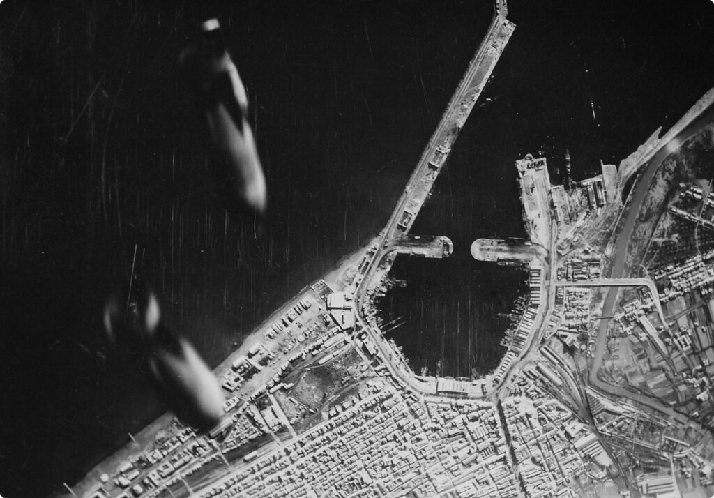 El Edificio del Reloj del Puerto de Valencia: testigo de los bombardeos italianos en la Guerra Civil 3 chapter cover