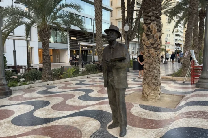 explanada de espana pintor 1024x576 1