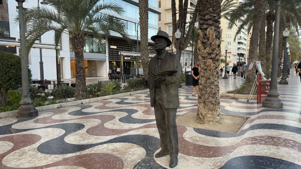 explanada de espana pintor 1024x576 1