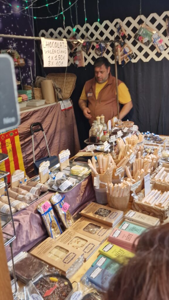 plaza de la Reina inaugura su mercado artesano navideno 10 Mediana