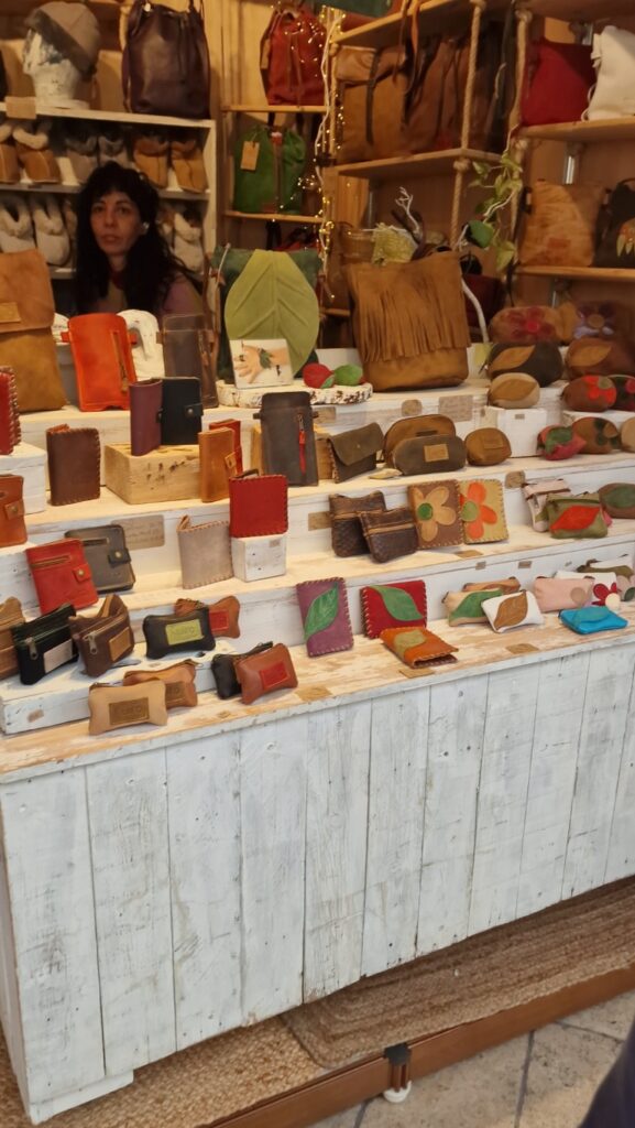 plaza de la Reina inaugura su mercado artesano navideno 11 Mediana