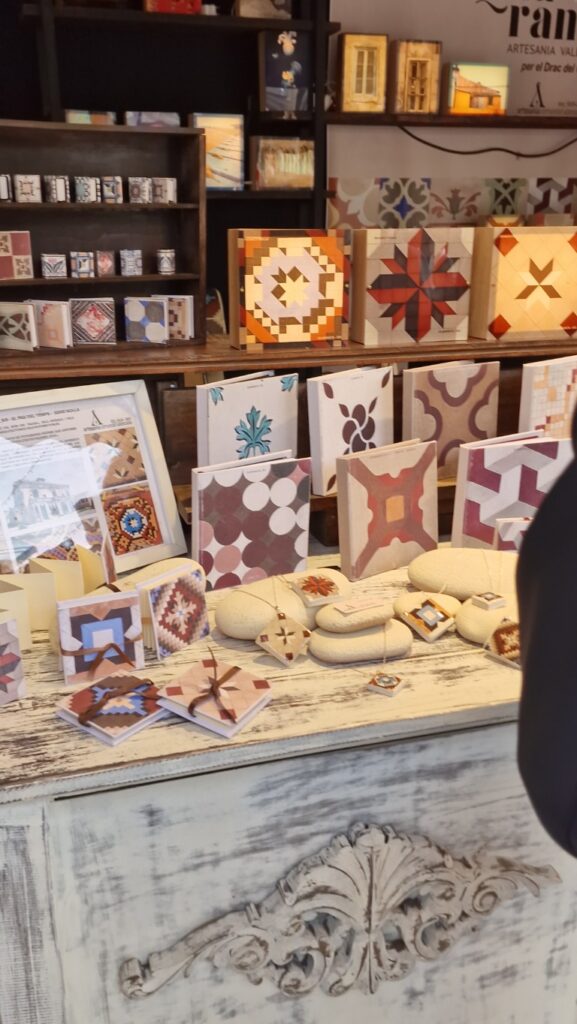 plaza de la Reina inaugura su mercado artesano navideno 12 Mediana