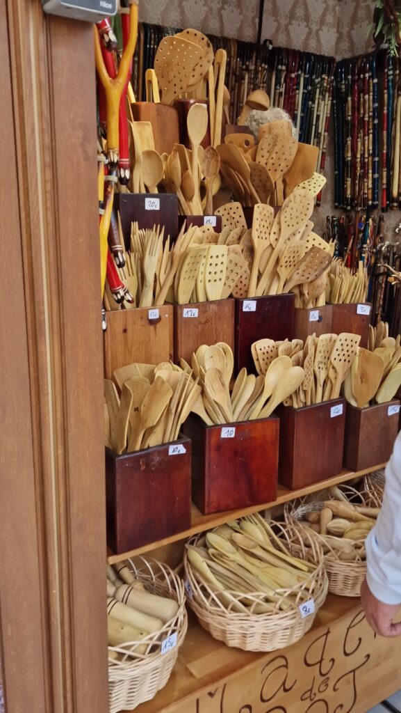 plaza de la Reina inaugura su mercado artesano navideno 9 Mediana