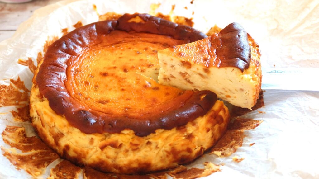 Seis recetas irresistibles con turrón para disfrutar todo el año 2 tarta ques turron horno 1 2 2 scaled 1