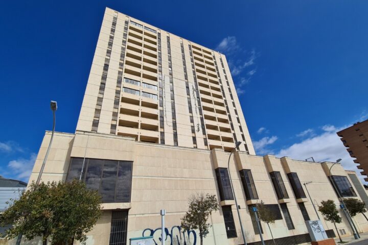 ura del antiguo Hotel Feria 20210412 120045 6 Mediana