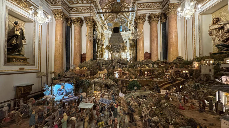 El belén más desconocido de Valencia, a los pies de la Virgen de los Desamparados, guarda figuras centenarias 3 AA1SoepD