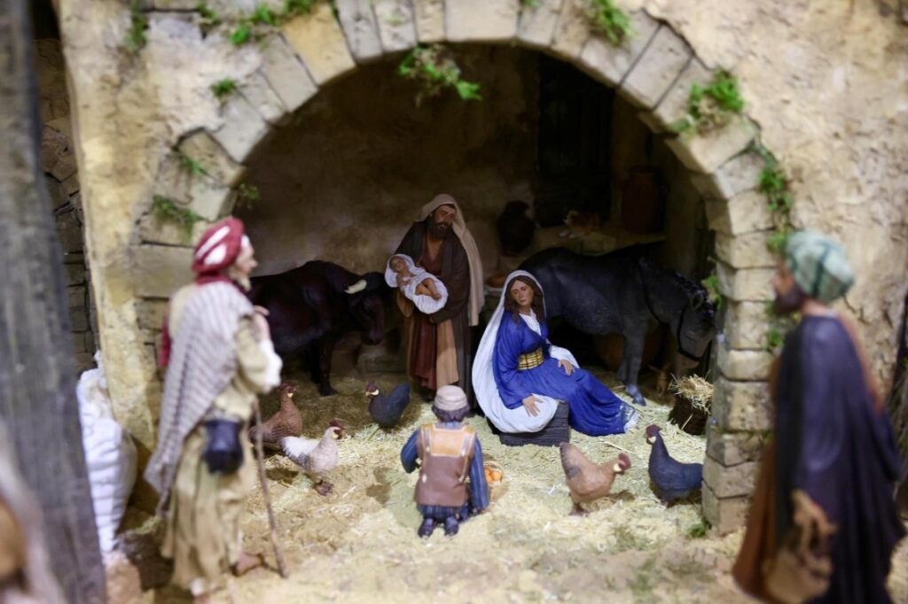 Así es el Belén Monumental del Salón de Cristal del Ayuntamiento de Valencia 11 Belen Monumental instalado en el Salon de Cristal del Ayuntamiento 11 Mediana