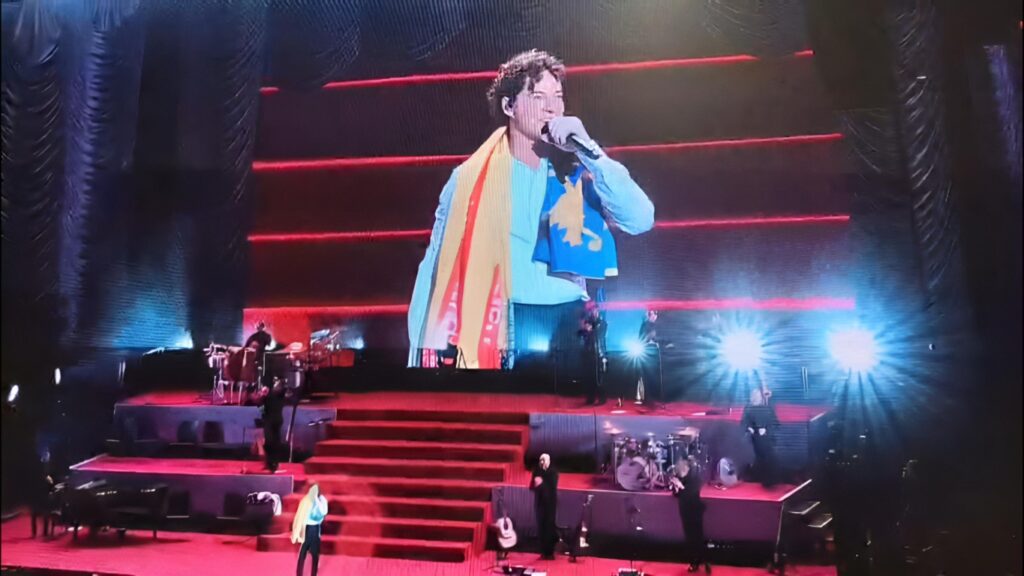 David Bisbal inaugura la Navidad en el Roig Arena de Valencia David Bisbal convierte el Roig Arena en una fiesta navidena con emocion recuerdos y guinos a Valencia 5 fotor 20251207131319 Mediana