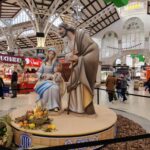 El Mercado Central de Valencia inaugura un belen monumental bajo su cupula 2
