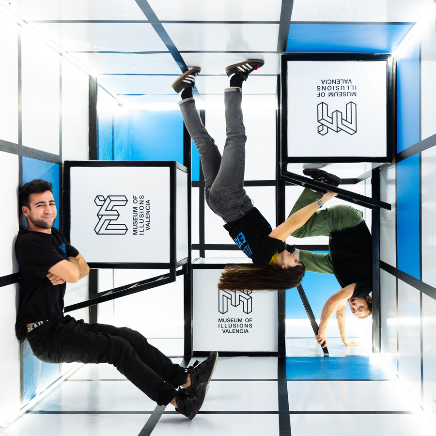 Team building en Valencia en el Museum of Illusions 1