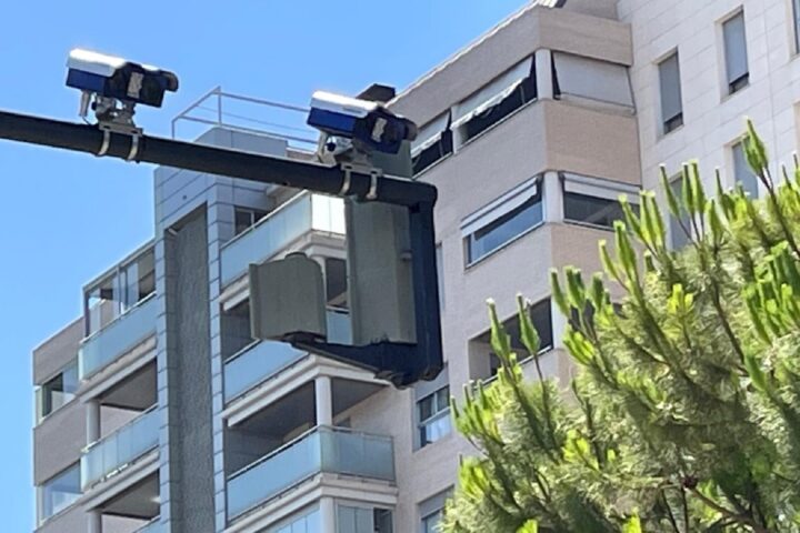 camaras que identificaran sin multar los vehiculos que entren las zonas de bajas emisiones