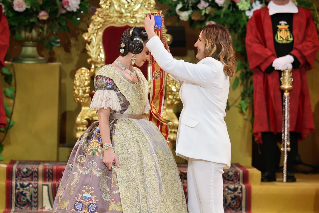 Carmen ya luce su banda como Fallera Mayor de València 4 Carmen ya luce su banda como Fallera Mayor de Valencia 4