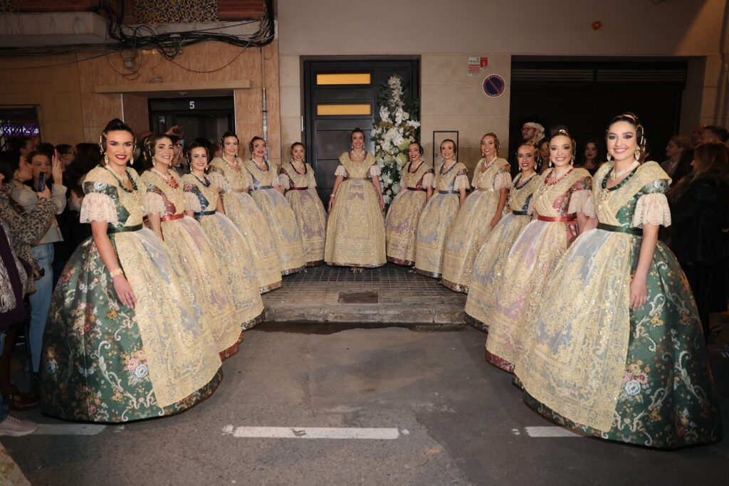 El espolín que huele a tierra: Carmen Prades elige “Terreta” para su Exaltación como Fallera Mayor de València 9 El espolin Fallera Mayor de Valencia de Carmen Prades Gil 8
