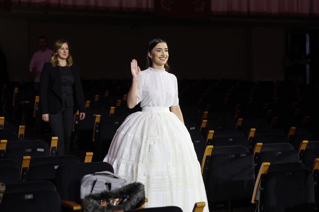 El Palau de la Música se llena de emoción en el ensayo general de las presentaciones de las Falleras Mayores de València 2 Ensayo general de las presentaciones de las Falleras Mayores de Valencia en el Palau de la Musica 8