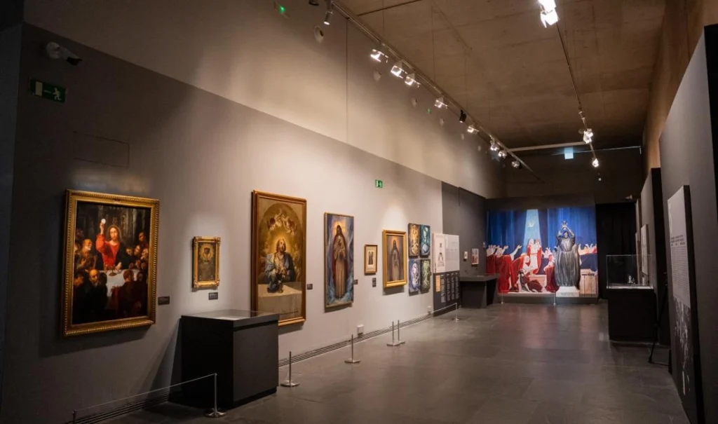 Exposicion Un mundo por descubrir. El Santo Caliz de Valencia en el MuVIM 1