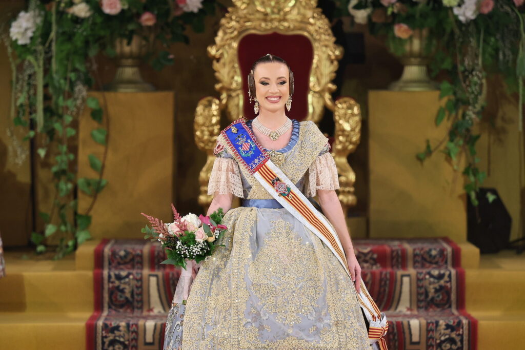 La Corte de Honor recibe sus bandas en una de las noches más emotivas de la Exaltación 78 La Corte de Honor recibe sus bandas 73