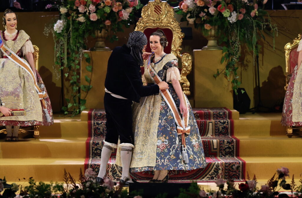 La Corte de Honor recibe sus bandas en una de las noches más emotivas de la Exaltación 2 La Corte de Honor recibe sus bandas 75