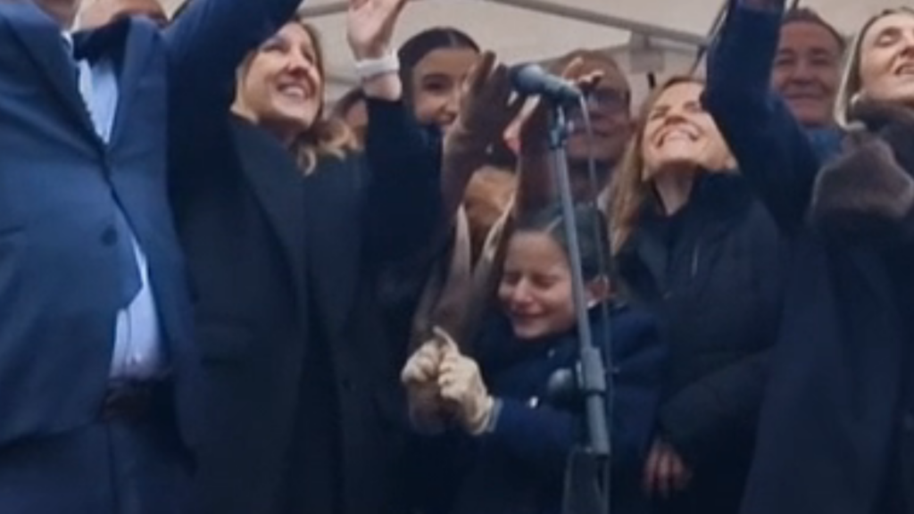 La anécdota de las palomas en la bendición de San Antonio Abad: Marta Mercader lo pasa mal al iniciar el acto 2 Snapshot 1223