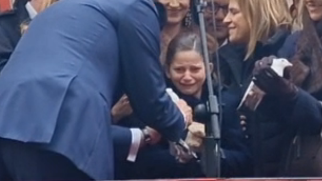 La anécdota de las palomas en la bendición de San Antonio Abad: Marta Mercader lo pasa mal al iniciar el acto 5 Snapshot 1224