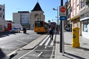 Valencia amplia su red ciclista con nuevos tramos en Joaquin Navarro y Sant Vicent Martir 3