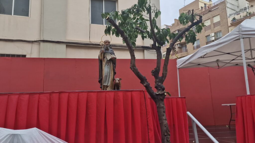 El día en que Valencia vuelve a bendecir a sus animales (y por qué esta edición ha sido especial) 31 bendicion de animales de la calle Sagunto reune a miles de personas en Valencia por San Antonio Abad 20260117 104730 1 Mediana