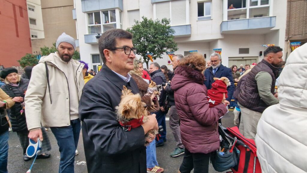 El día en que Valencia vuelve a bendecir a sus animales (y por qué esta edición ha sido especial) 88 bendicion de animales de la calle Sagunto reune a miles de personas en Valencia por San Antonio Abad 20260117 104730 116 Mediana