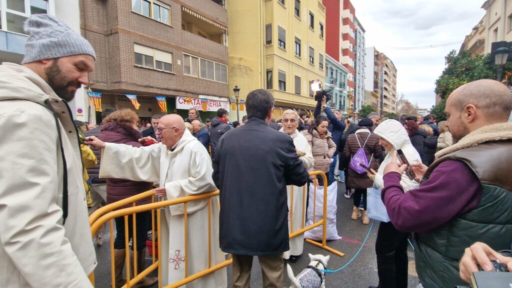 El día en que Valencia vuelve a bendecir a sus animales (y por qué esta edición ha sido especial) 89 bendicion de animales de la calle Sagunto reune a miles de personas en Valencia por San Antonio Abad 20260117 104730 119 Mediana