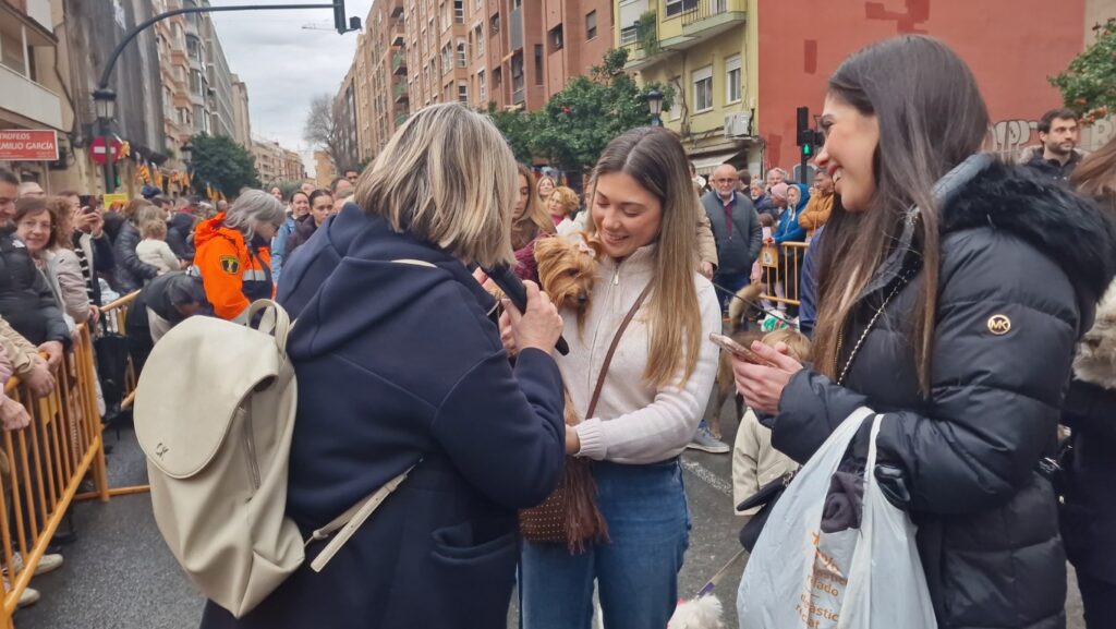 El día en que Valencia vuelve a bendecir a sus animales (y por qué esta edición ha sido especial) 96 bendicion de animales de la calle Sagunto reune a miles de personas en Valencia por San Antonio Abad 20260117 104730 133 Mediana