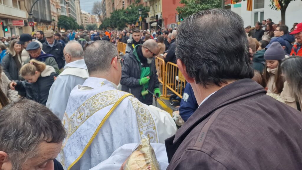 El día en que Valencia vuelve a bendecir a sus animales (y por qué esta edición ha sido especial) 115 bendicion de animales de la calle Sagunto reune a miles de personas en Valencia por San Antonio Abad 20260117 104730 170 Mediana