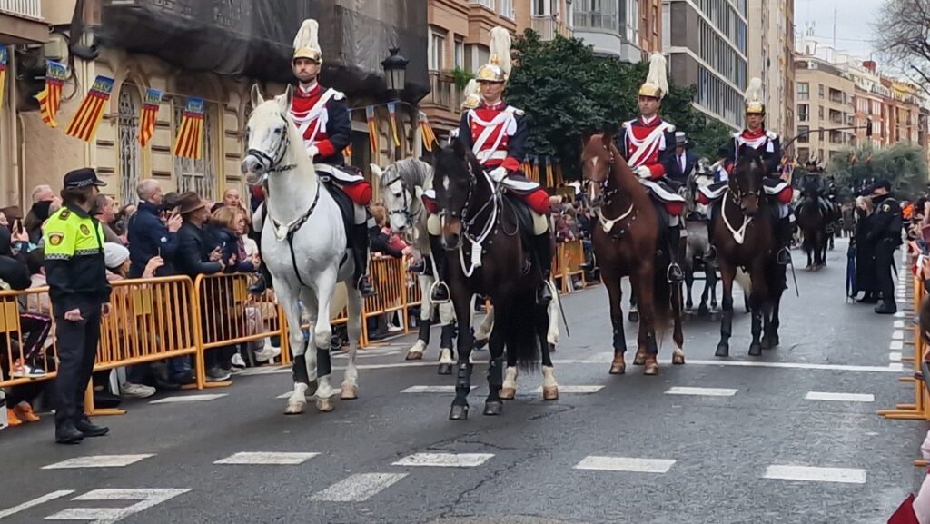 El día en que Valencia vuelve a bendecir a sus animales (y por qué esta edición ha sido especial) 141 bendicion de animales de la calle Sagunto reune a miles de personas en Valencia por San Antonio Abad 20260117 104730 214 Mediana