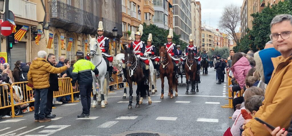 El día en que Valencia vuelve a bendecir a sus animales (y por qué esta edición ha sido especial) 142 bendicion de animales de la calle Sagunto reune a miles de personas en Valencia por San Antonio Abad 20260117 104730 216 Mediana