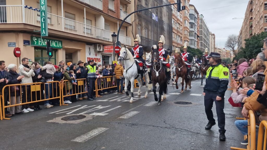 El día en que Valencia vuelve a bendecir a sus animales (y por qué esta edición ha sido especial) 143 bendicion de animales de la calle Sagunto reune a miles de personas en Valencia por San Antonio Abad 20260117 104730 217 Mediana