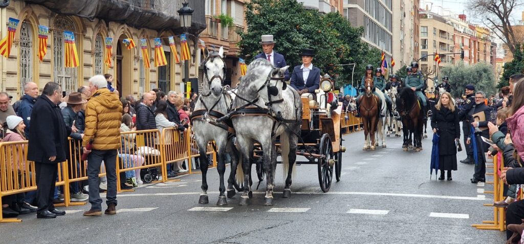 El día en que Valencia vuelve a bendecir a sus animales (y por qué esta edición ha sido especial) 149 bendicion de animales de la calle Sagunto reune a miles de personas en Valencia por San Antonio Abad 20260117 104730 228 Mediana