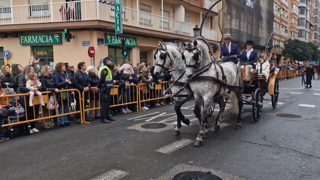 El día en que Valencia vuelve a bendecir a sus animales (y por qué esta edición ha sido especial) 150 bendicion de animales de la calle Sagunto reune a miles de personas en Valencia por San Antonio Abad 20260117 104730 232 Mediana