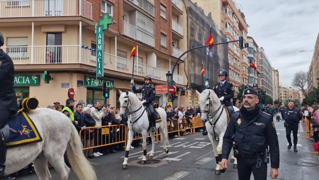 El día en que Valencia vuelve a bendecir a sus animales (y por qué esta edición ha sido especial) 162 bendicion de animales de la calle Sagunto reune a miles de personas en Valencia por San Antonio Abad 20260117 104730 257 Mediana