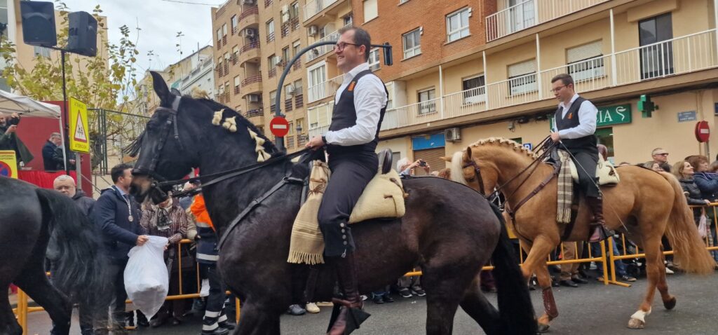 El día en que Valencia vuelve a bendecir a sus animales (y por qué esta edición ha sido especial) 205 bendicion de animales de la calle Sagunto reune a miles de personas en Valencia por San Antonio Abad 20260117 104730 353 Mediana
