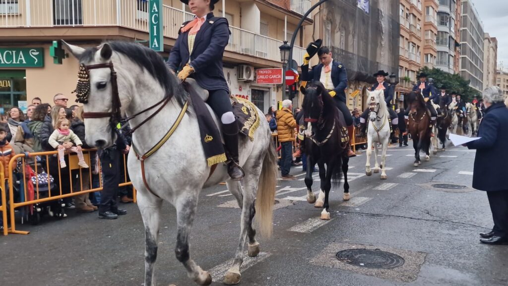 El día en que Valencia vuelve a bendecir a sus animales (y por qué esta edición ha sido especial) 208 bendicion de animales de la calle Sagunto reune a miles de personas en Valencia por San Antonio Abad 20260117 104730 356 Mediana